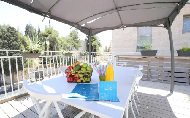Private House 5 BDR In Mamilla up to 12 People !