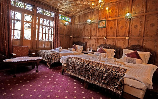 Meena Group houseboats