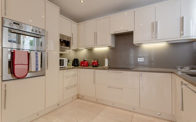 Bright 1 Bedroom Flat in Battersea