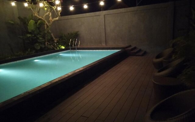 Front One Inn Kediri