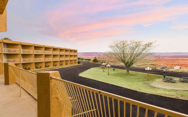 Quality Inn View of Lake Powell - Page