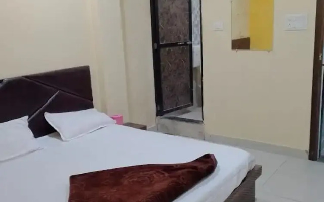 Goroomgo Priyanshi Palace Ujjain