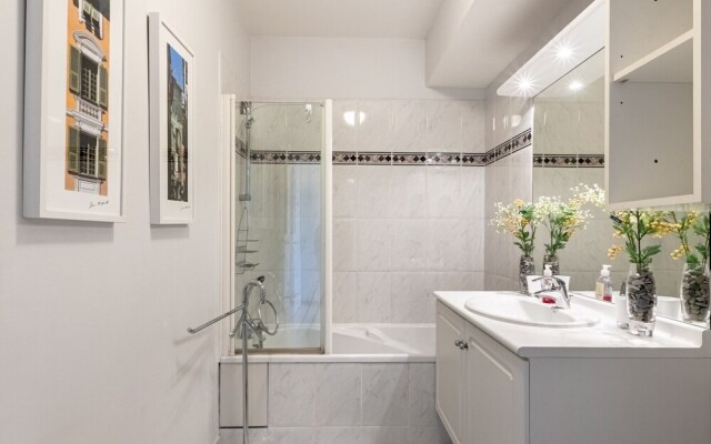 Elegant Holiday Home in Nice with Balcony