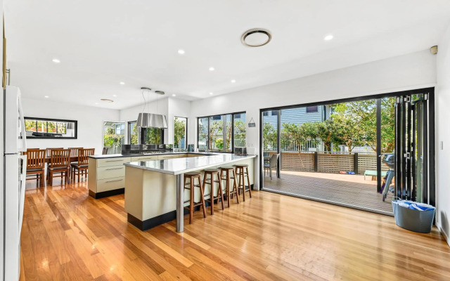 Mudjimba Shores-Coastal Bliss for Families & Dogs