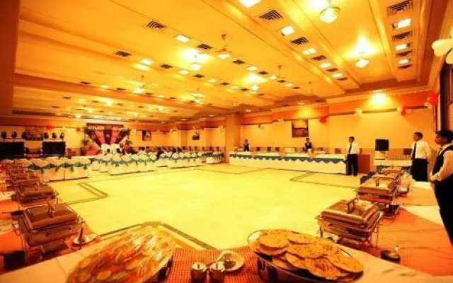 Hotel Brijwasi Royal