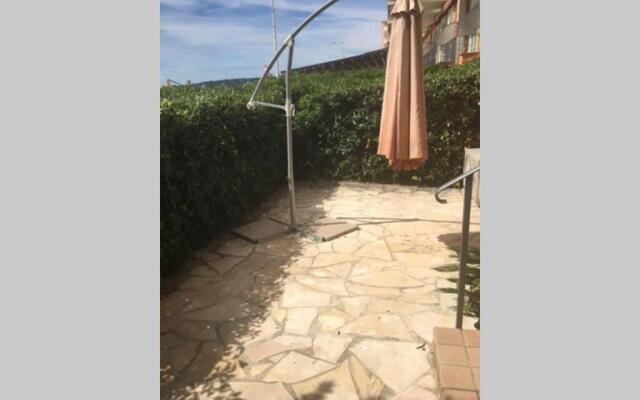 T2 45m Front de Mer Climatisation Jacuzzi