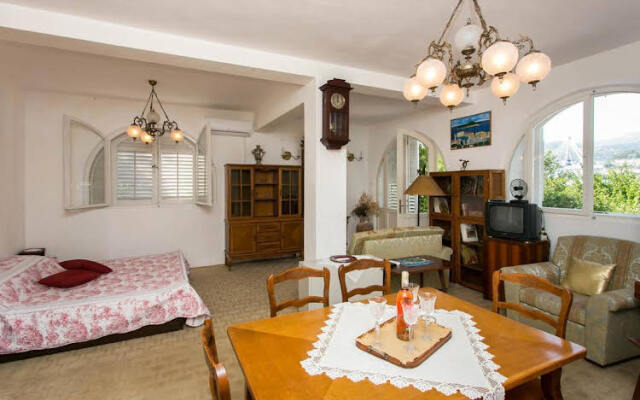 Apartments Vlaho and Marina