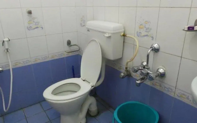 Iroomz Royal Inn