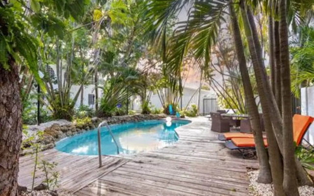 Pool Parking 2 Bedroom Retreat Sleeps 5