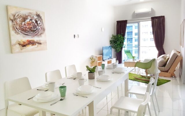 Teiw Family Homestay at Skypod Residence Puchong