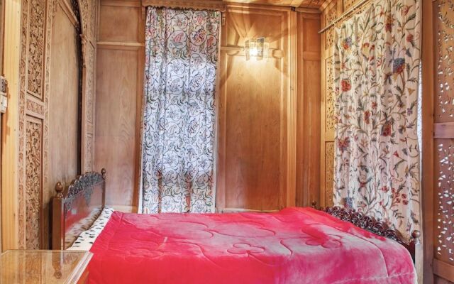 GuestHouser 1 BR Houseboat 126f