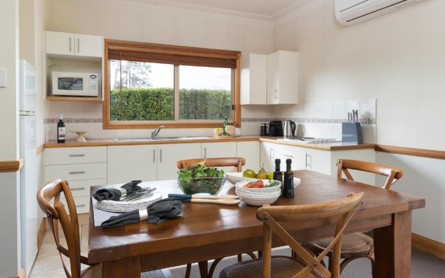 Windsors Edge Cottage Pokolbin – Kitchen – Rothbury