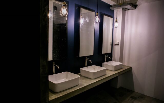 Silom SPACE Hostel
