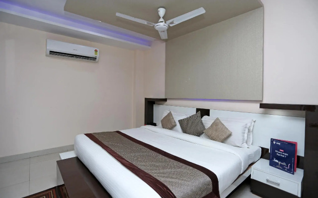 OYO 4471 Hotel Rajmahal