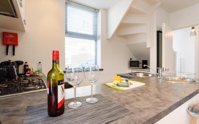 City Retreat, 2 Bed House with Cloudstream Hot Tub