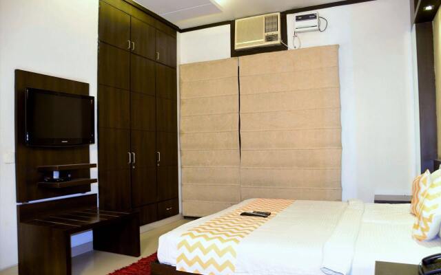 FabHotel First Star Golf Course Road