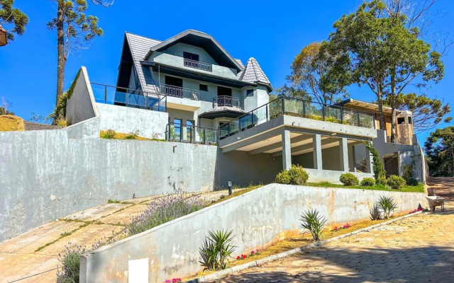 Casa com 4 Su tes Jacuzzi e Lareira Externa