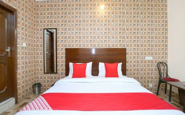 OYO 13700 Hotel Star Palace