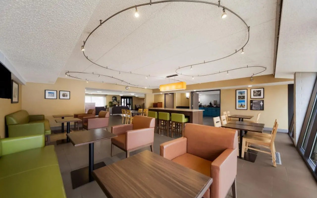 Hampton Inn Lincoln Airport I8