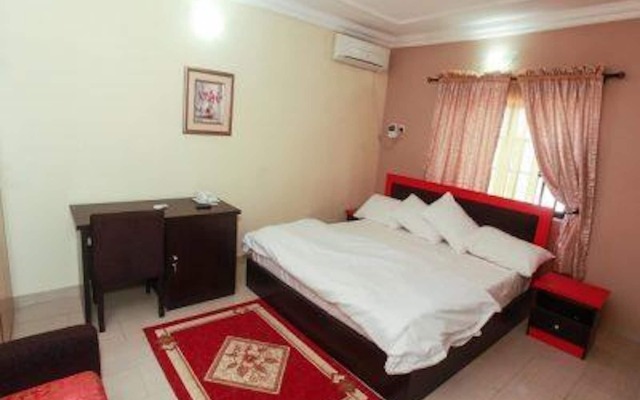 Carleton Hotel & Suites