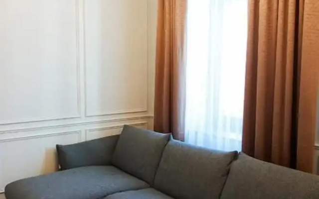 Roze Center Apartments