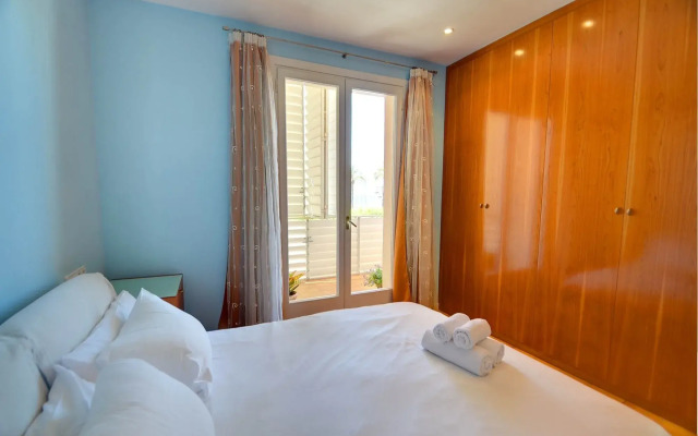 La Marina Sea Front Apartment by Hello Apartments Sitges