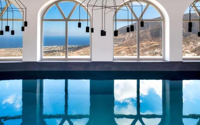 Santorini Heights Suites