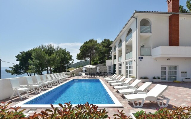 Nice Home in Duce With Wifi and 10 Bedrooms