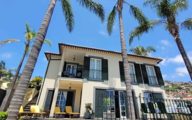 Quinta Martin Modern Retreat