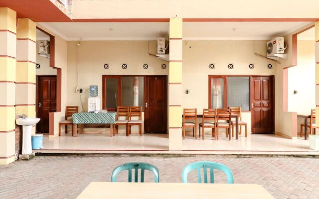 Joglo Family Hotel & Homestay