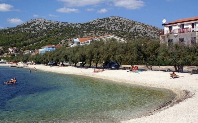 Nina - Free Private Parking - A4