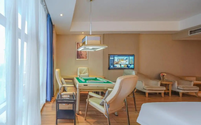 Vienna International Hotel Qishi Center Branch in Dongguan, Guangdong.