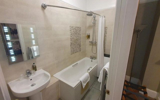 Alton House Hotel