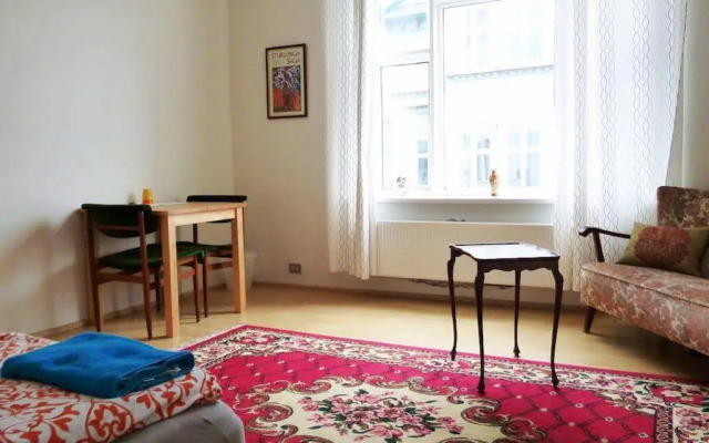 Arni's Place