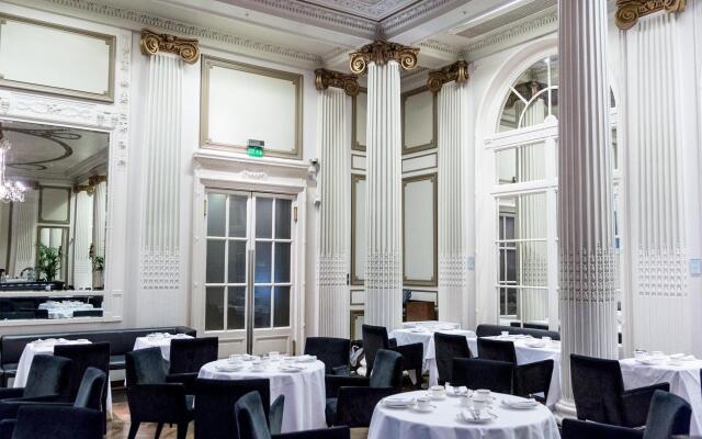 The Waldorf Hilton, London