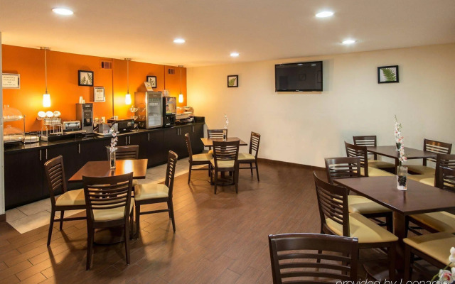 Clarion Inn & Suites DFW North