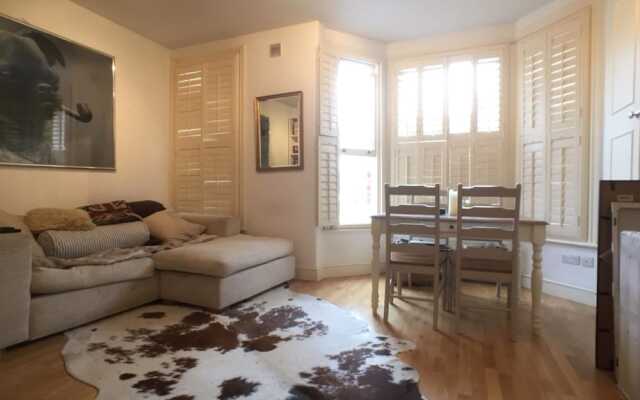 Stylish Brixton 1 Bedroom Flat With Terrace