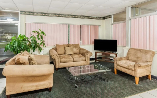 Ramada by Wyndham Clinton