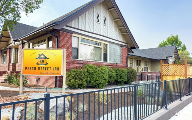 Peach Street Inn by WanderLodges