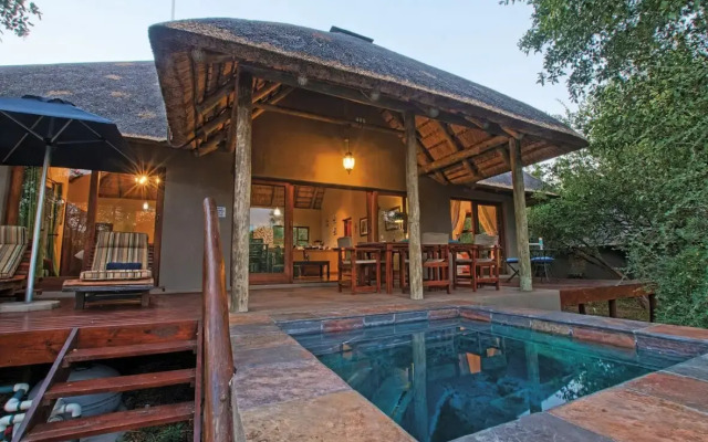 Raptor Retreat Game Lodge