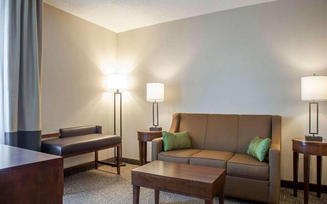 Comfort Suites West Warwick - Providence