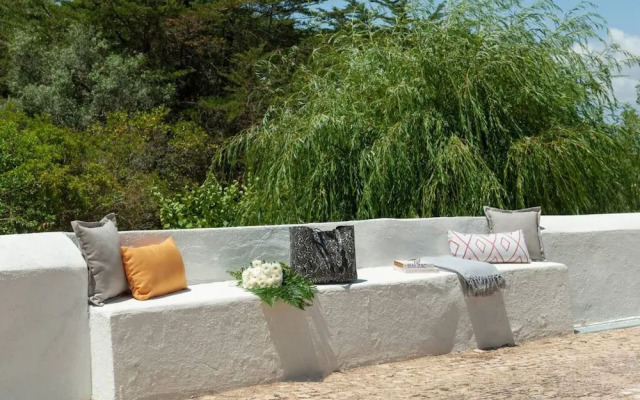 Pine Tree House in Azeit o