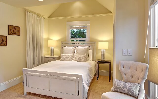 Fremont Oasis - Two Bedroom Home with Fireplace