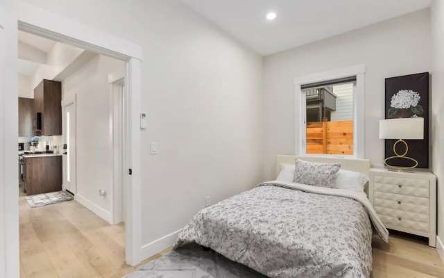 Modern 2-Bedroom Retreat in Seattle