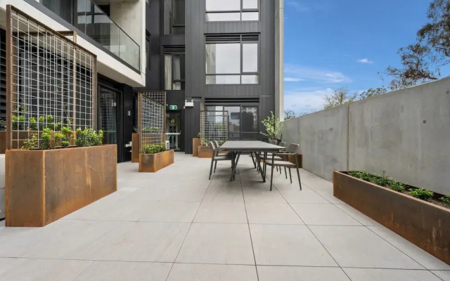 Immaculate Braddon Studio With Accessible Bathroom