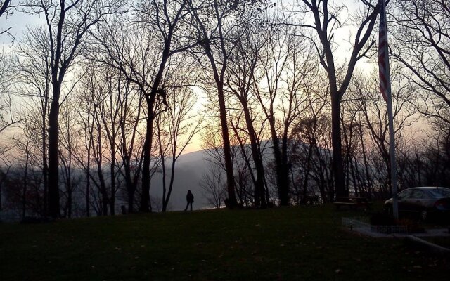 HI-Harpers Ferry Hostel & Campground