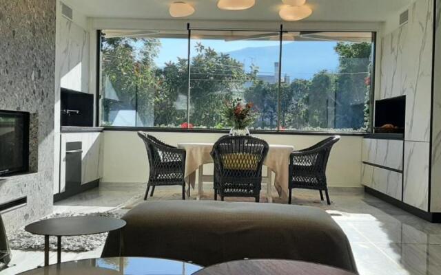 Sandy's Superior Suite