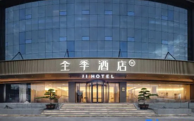 JI Hotel (Chongqing Automobile Expo Center Sanya Bay Subway Station)