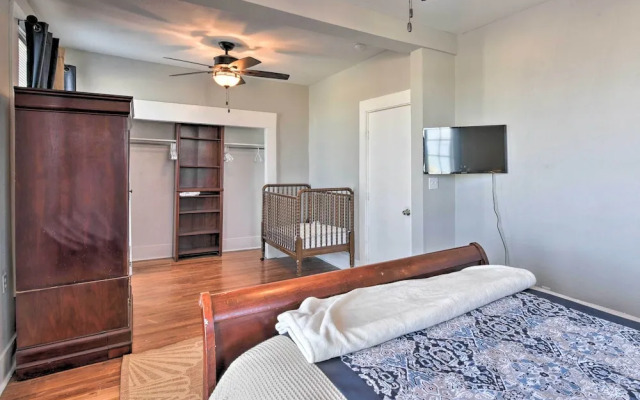 Convenient Apt w/ Golf Carts & Grill Access!