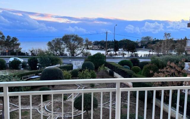 Lagonisi Luxury Apartment by the sea